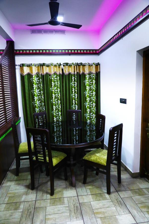 Sri Lakshmi Gardens Hotel Thekkady Exterior foto